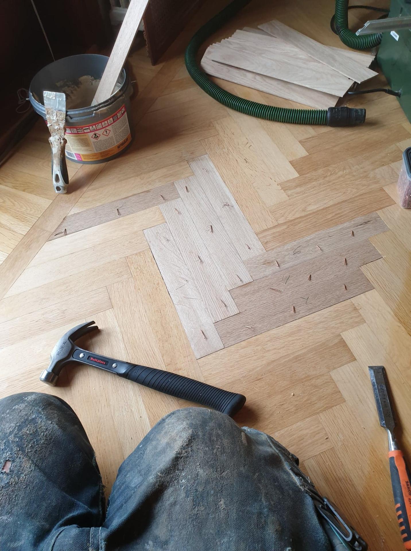 Lokal lagning av parkettgolv